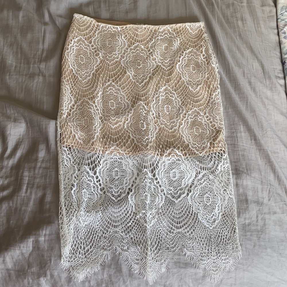 Lace skirt